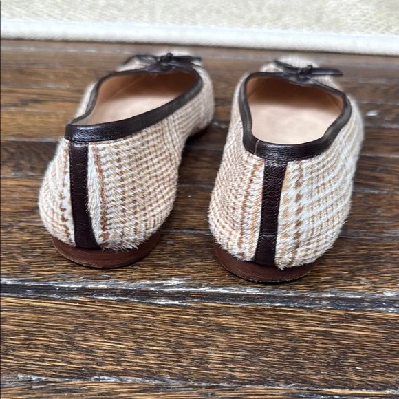 For trade for $3 with juliafromiowa -Manolo Blahnik Brown and Cream Flats - Picture 3 of 7